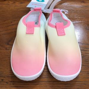 New Toddler girls multicolored water/lake  shoes. Size 8.